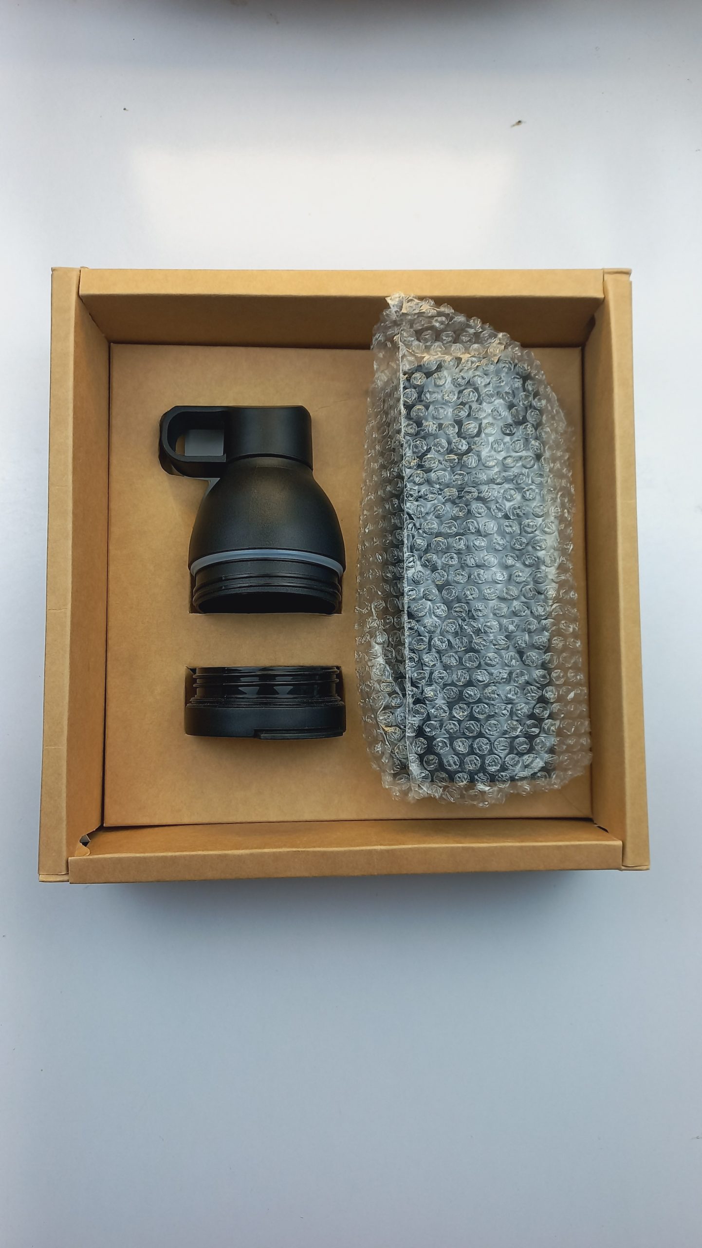 Stainless Steel Insulated Water Bottle – Leakproof | Flip Lid & Loop Cap - Image 8